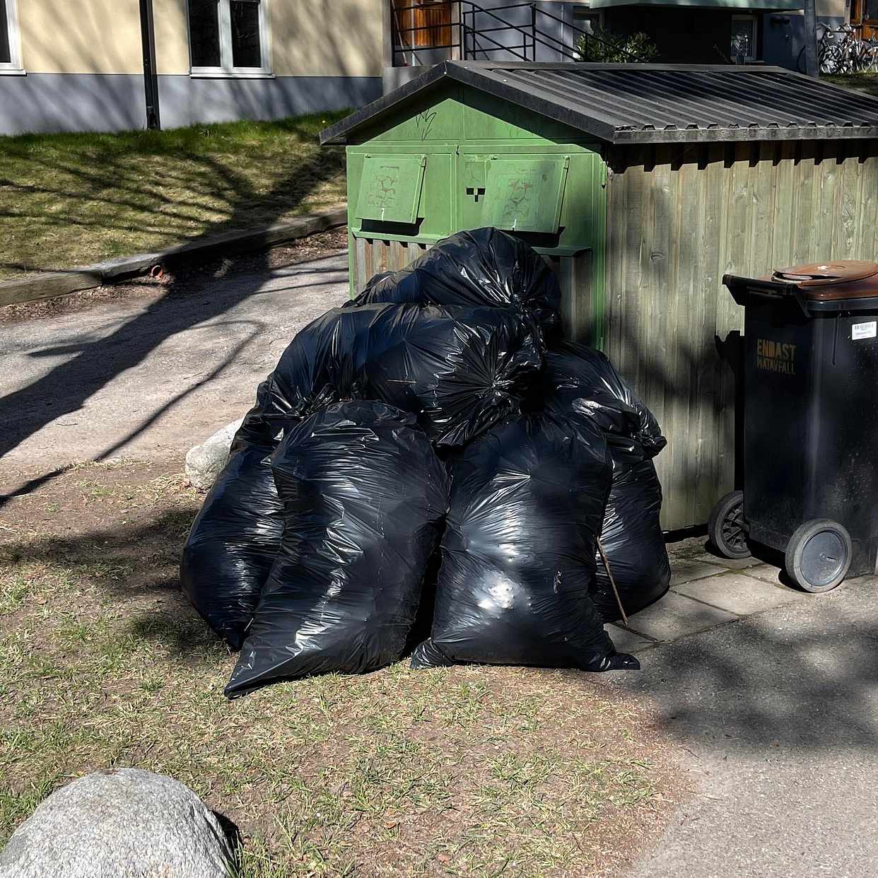 image of Bags with garden waste - Johanneshov
