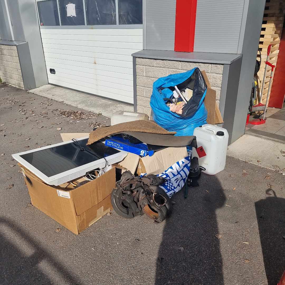 image of Blandade sopor. Tv,metall - Tyresö