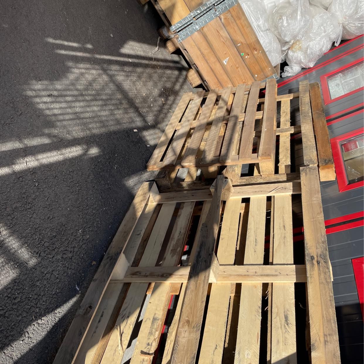 image of Kartong plast och trä - Kungsängen