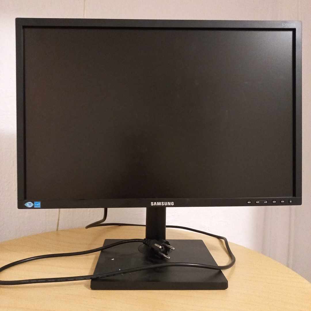 image of 4 st datorskärm - Stockholm