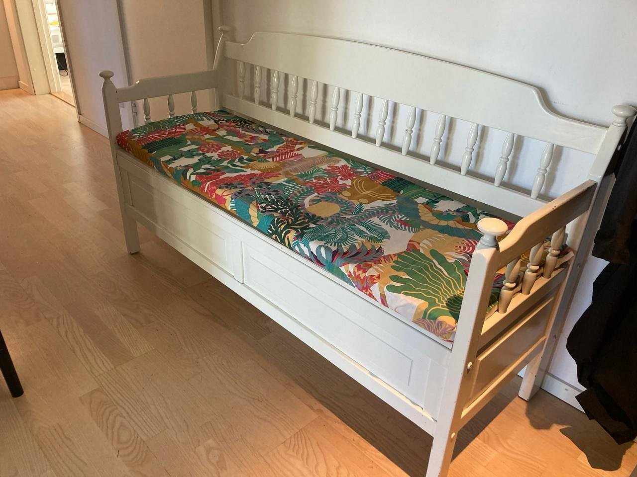 image of Vit kökssoffa med förvari - 