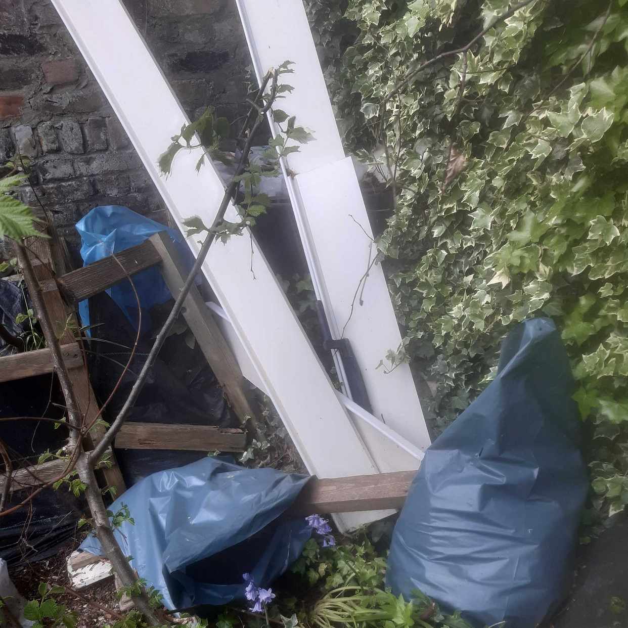 Garden waste and other. London Tiptapp