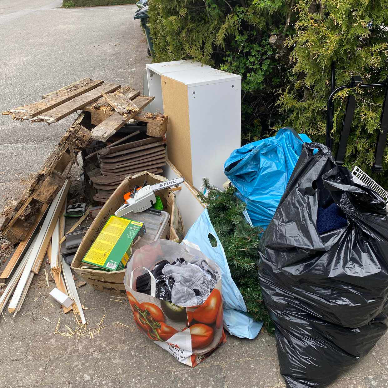 image of Köra lite blandat skräp - Bjärred