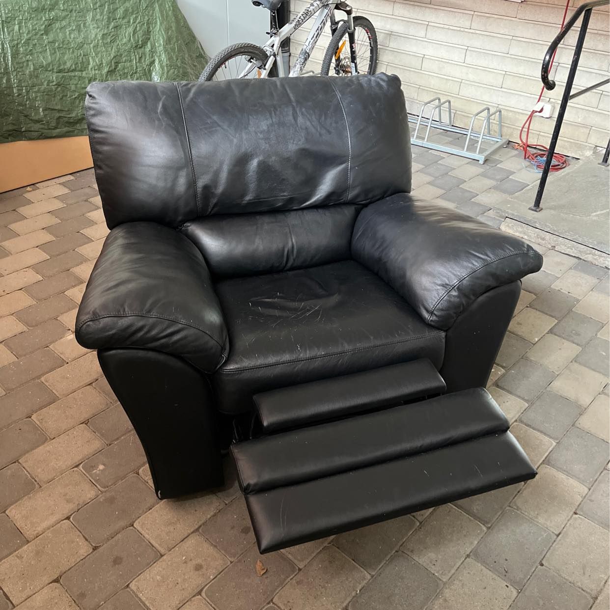 image of Fåtölj till återvinning - Vällingby