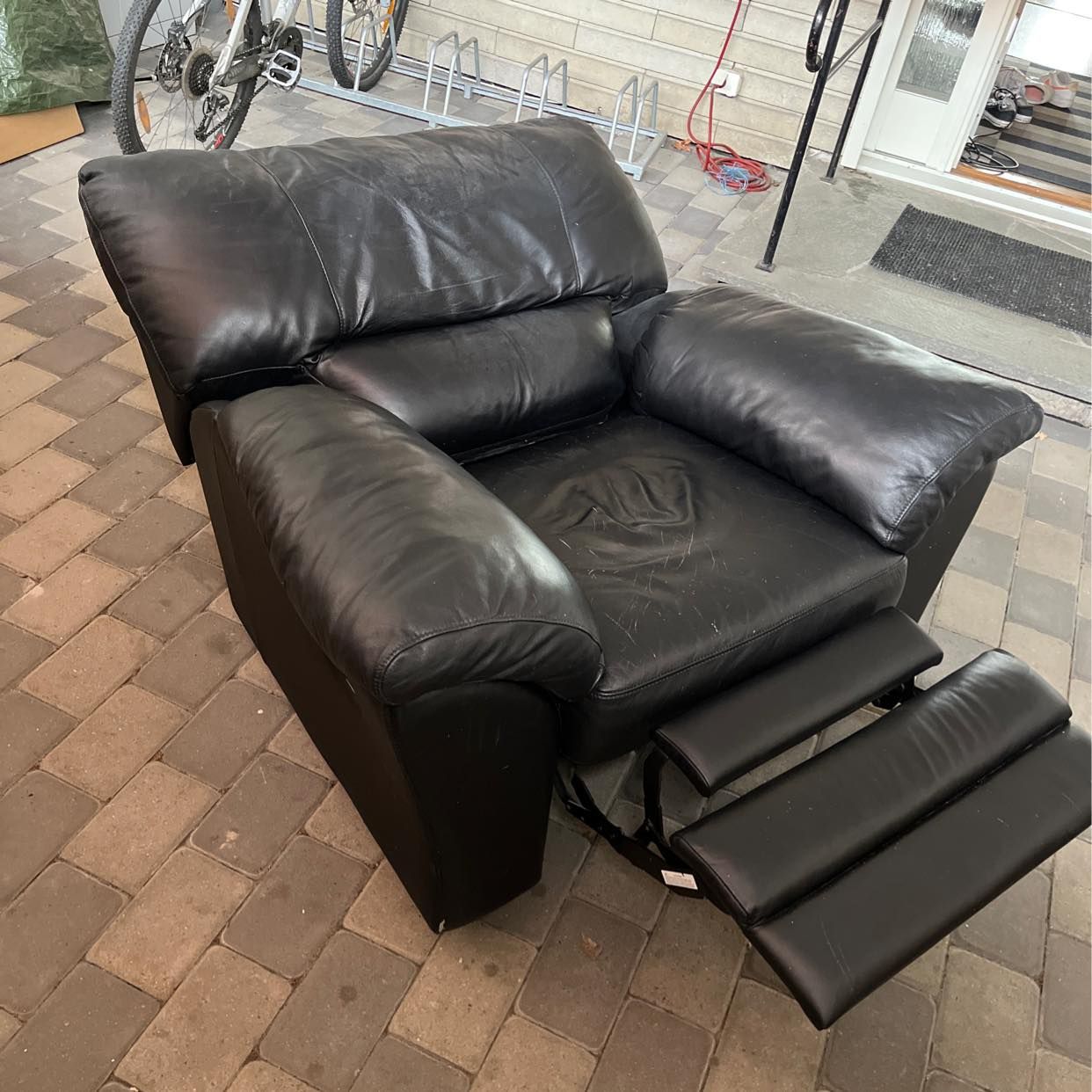 image of Fåtölj till återvinning - Vällingby