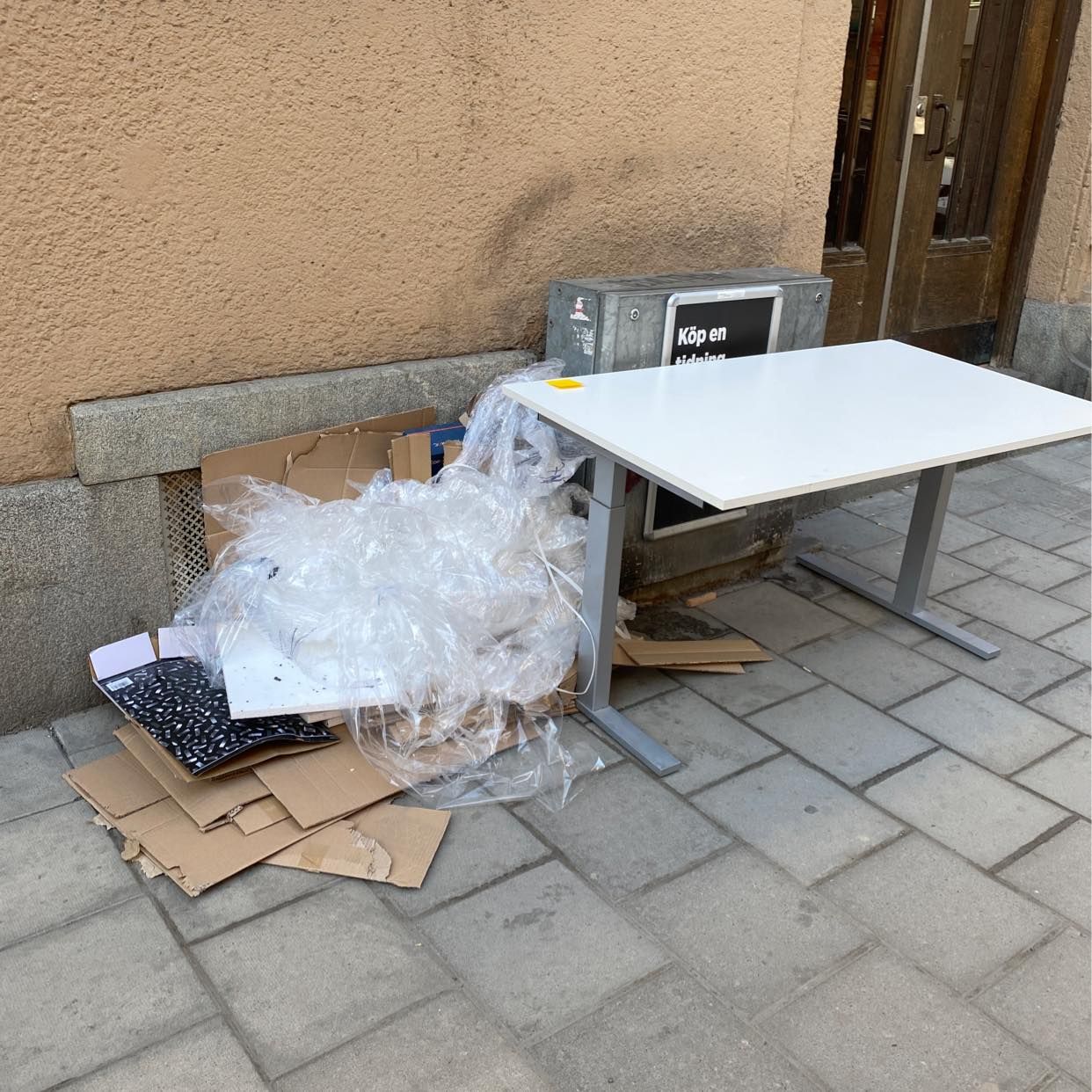 image of Bord kartonger plast - Stockholms Stad