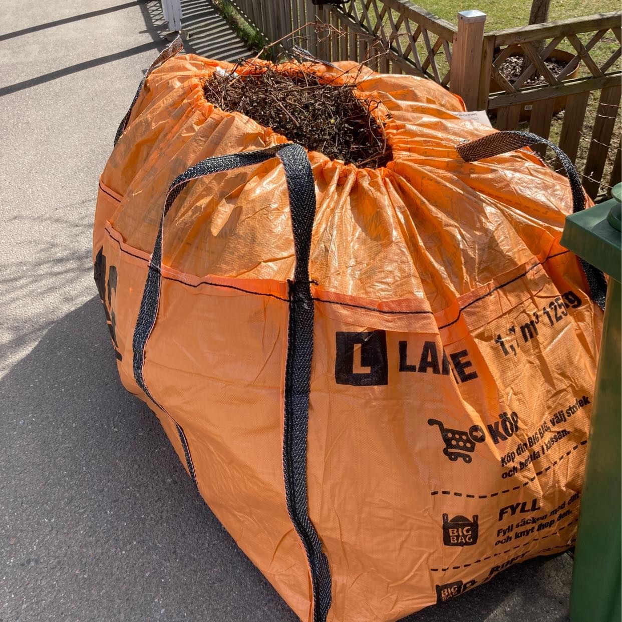 image of Trädgårdsavfall till ÅVC. - Huddinge