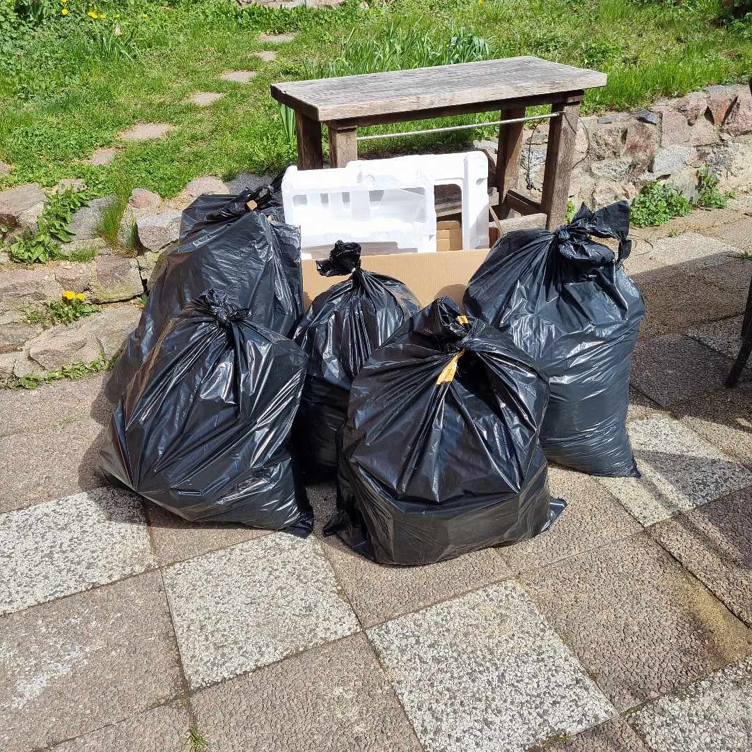 image of Six black bags and a box - Solna