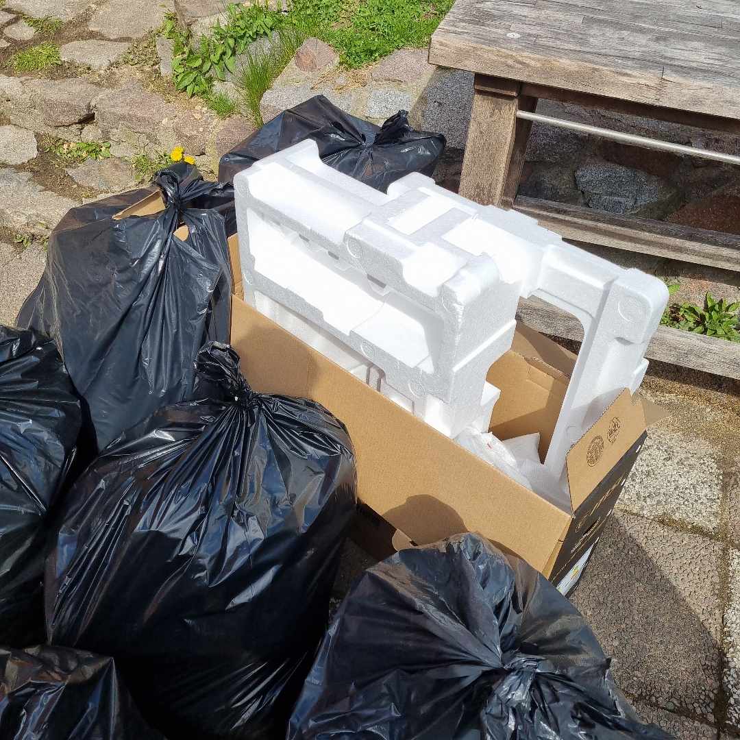 image of Six black bags and a box - Solna