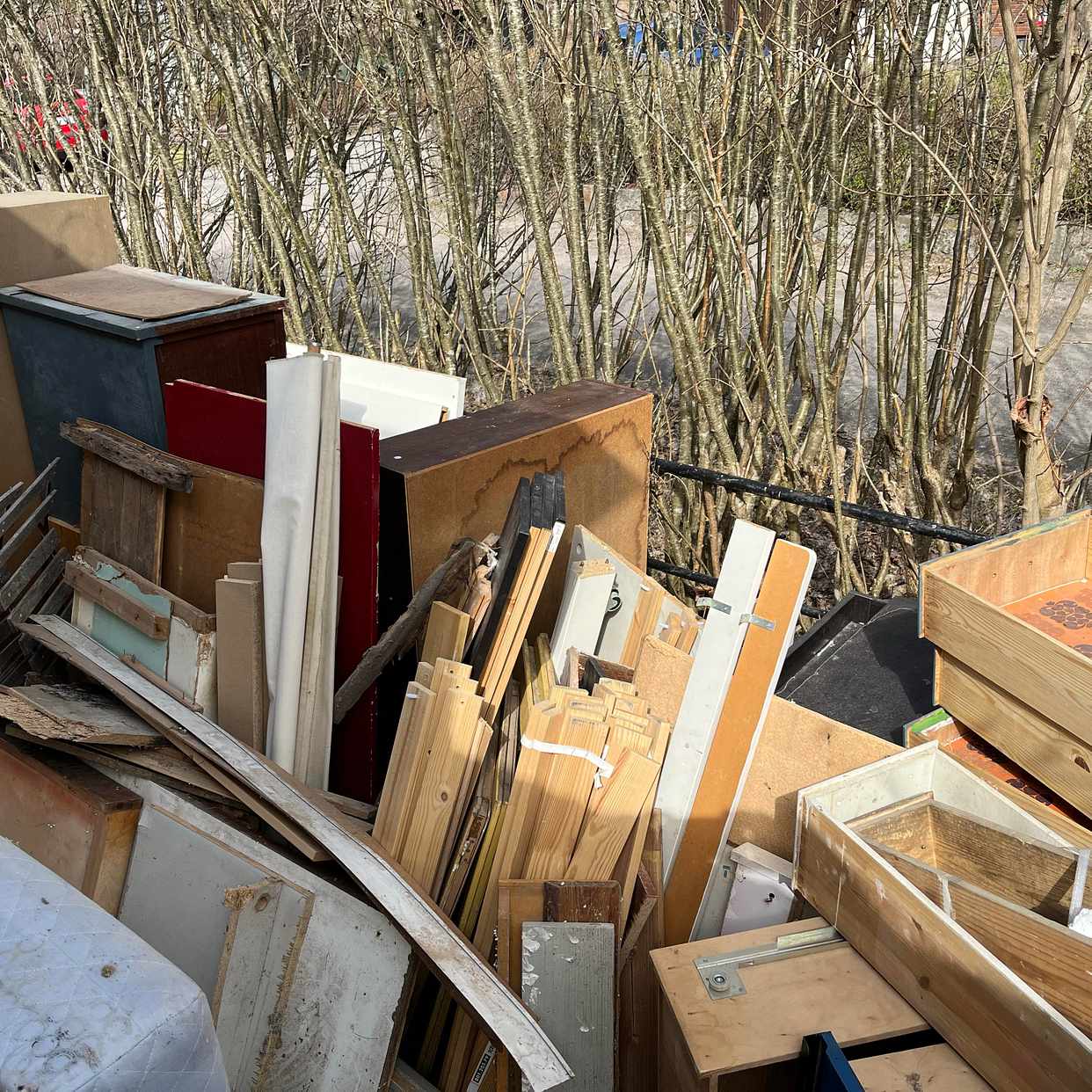 image of Säng, lådor, skåp, plank - Månkarbo