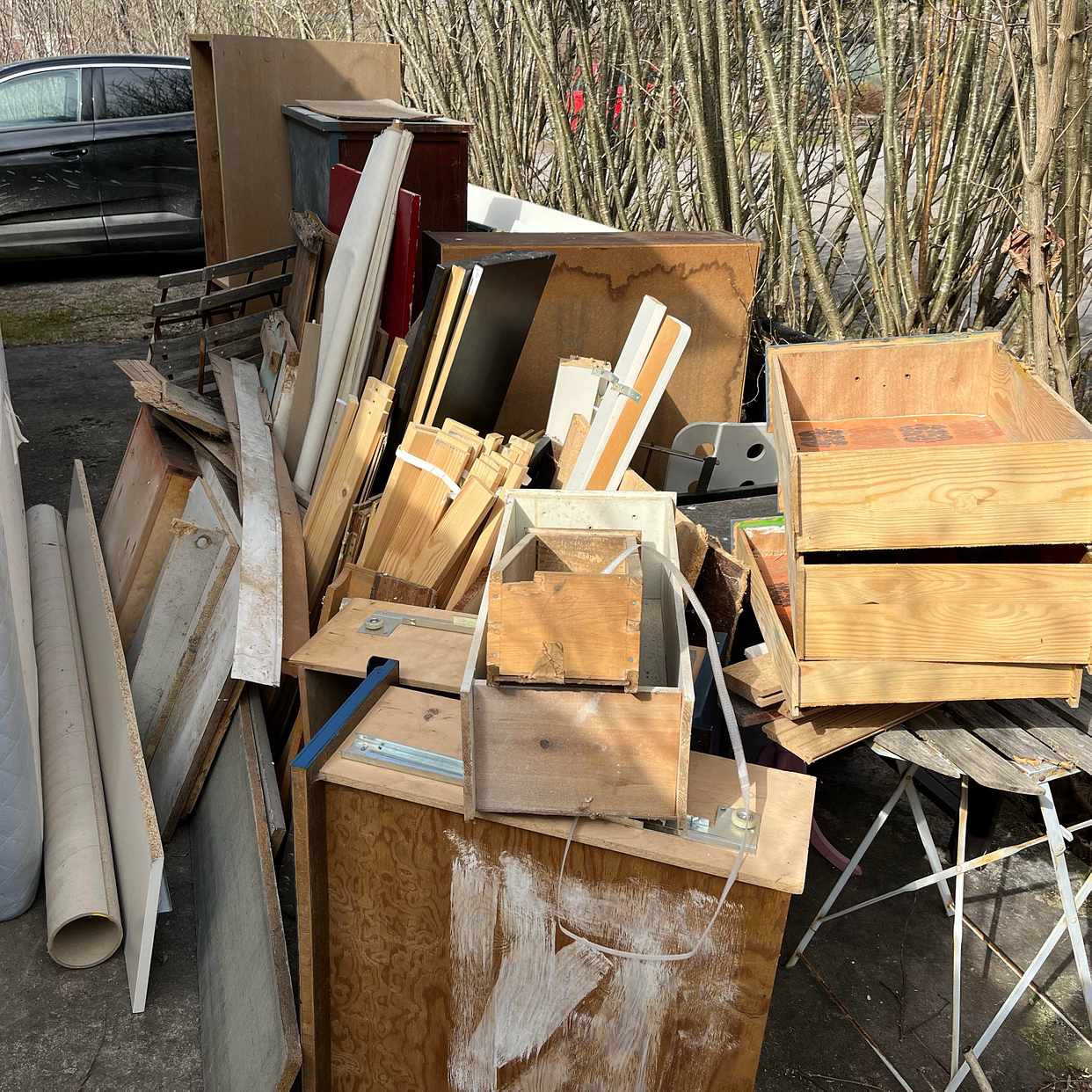image of Säng, lådor, skåp, plank - Månkarbo