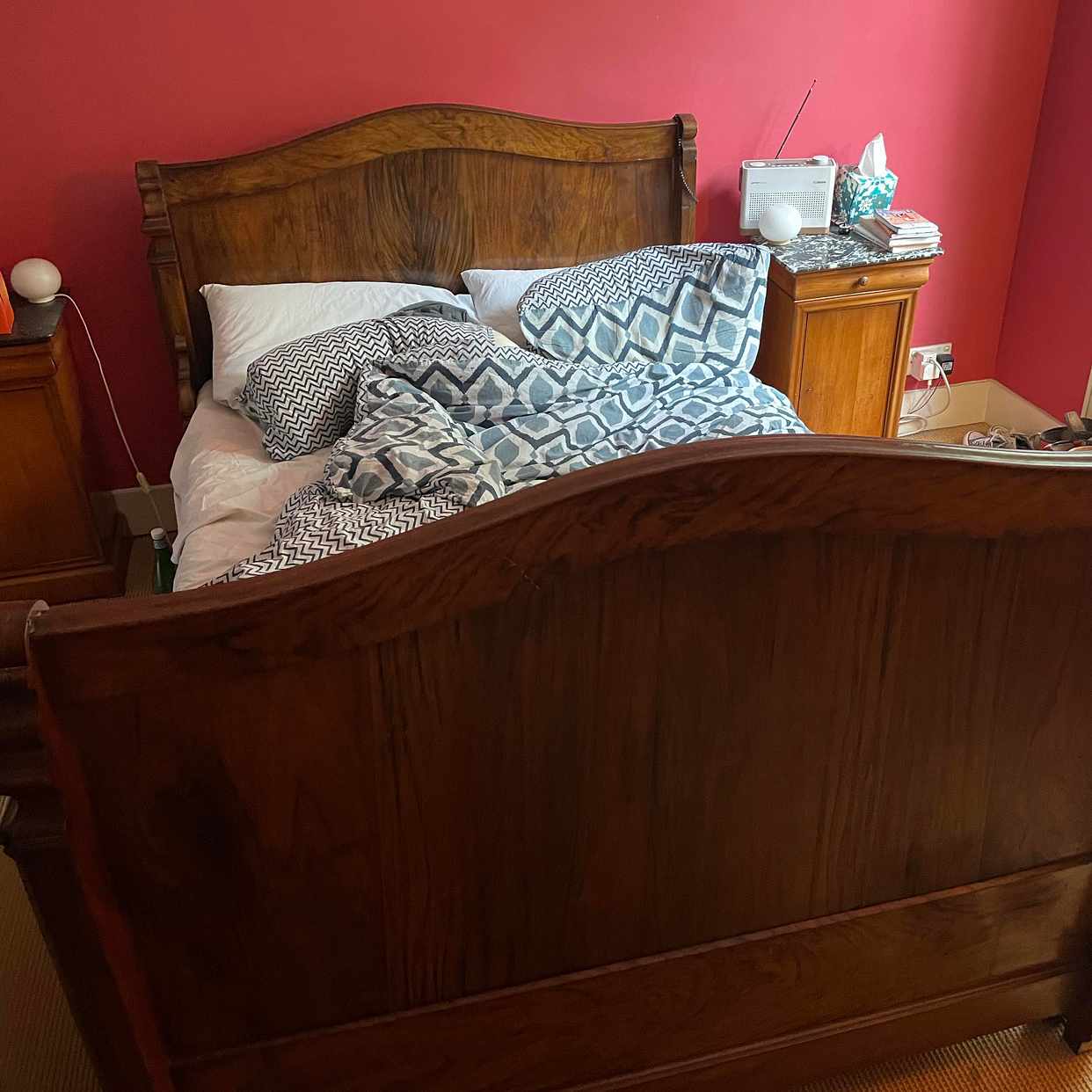 A double bed plus mattres London Tiptapp