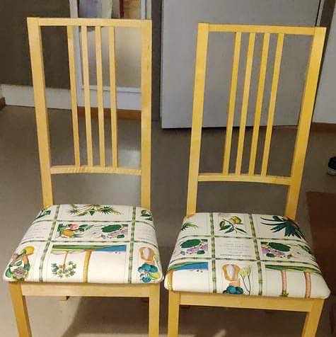 image of Table and 2 chairs - 
