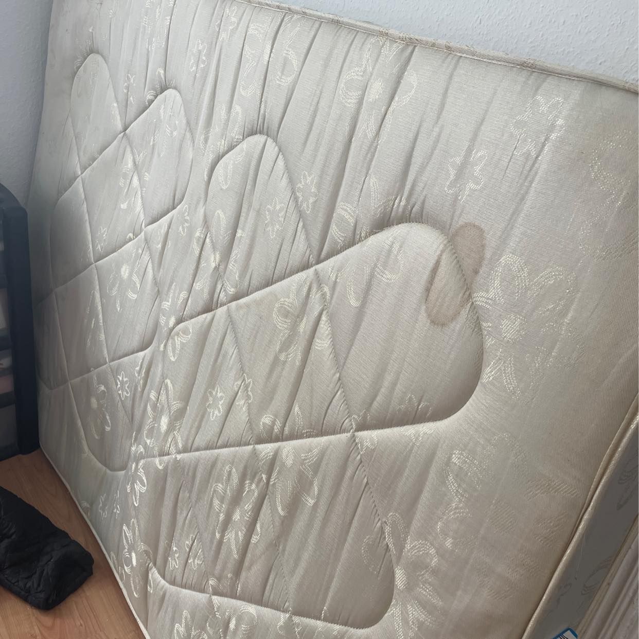 Clear the king size mattr Wandsworth Tiptapp