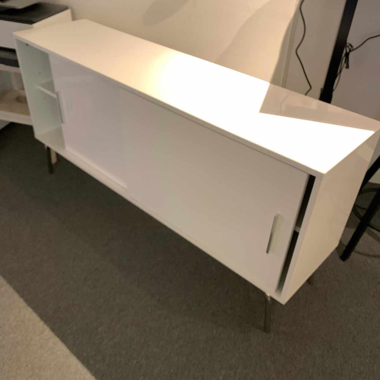 image of Hämta och lämna två skåp - 