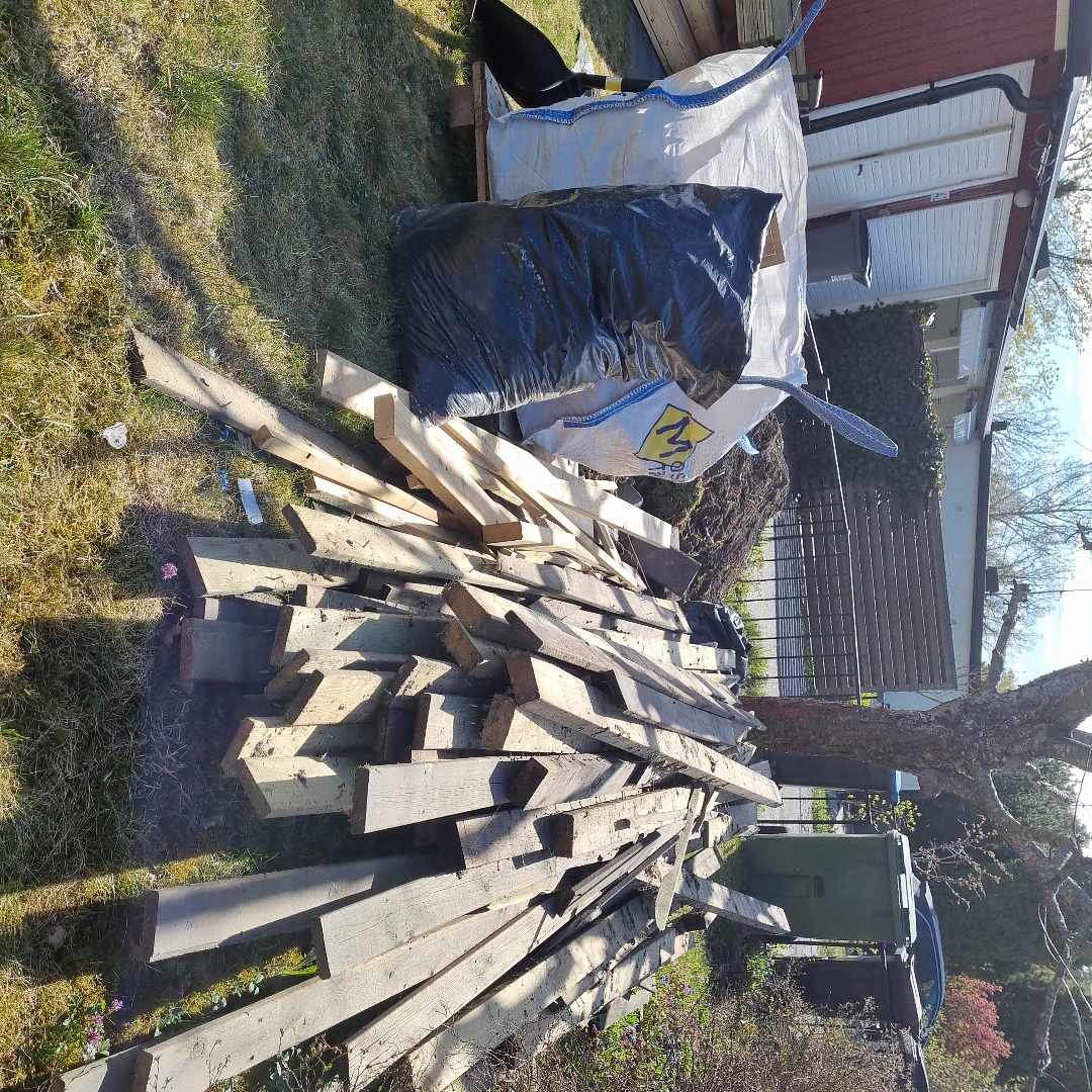 image of Jord, träplankor och sten - Täby