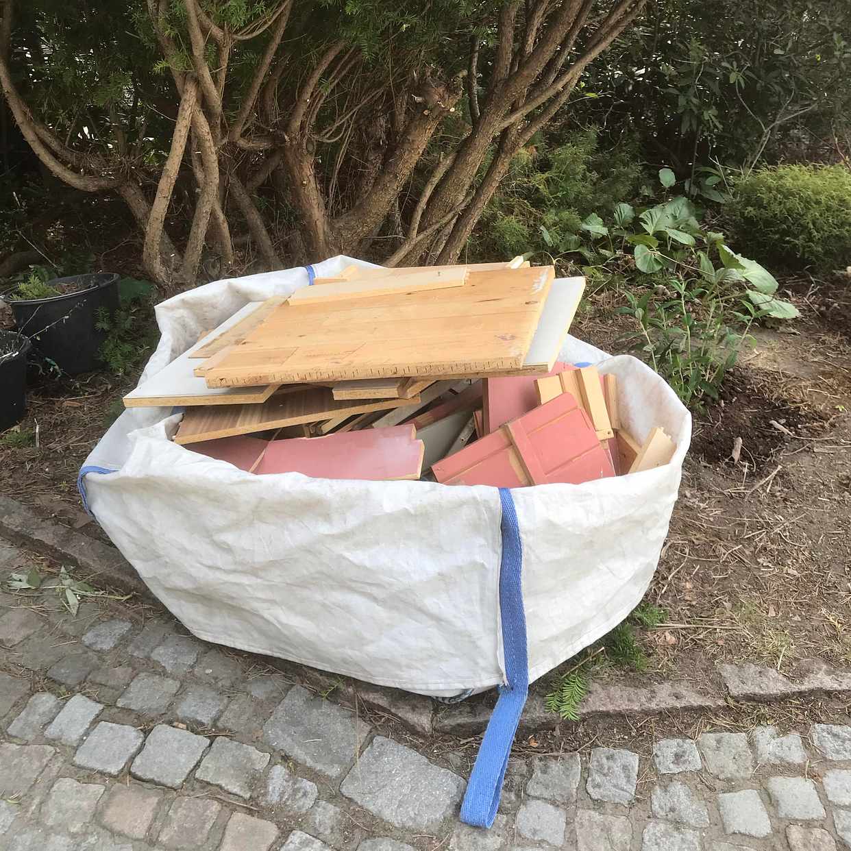 image of Köra iväg med plankor - Vällingby