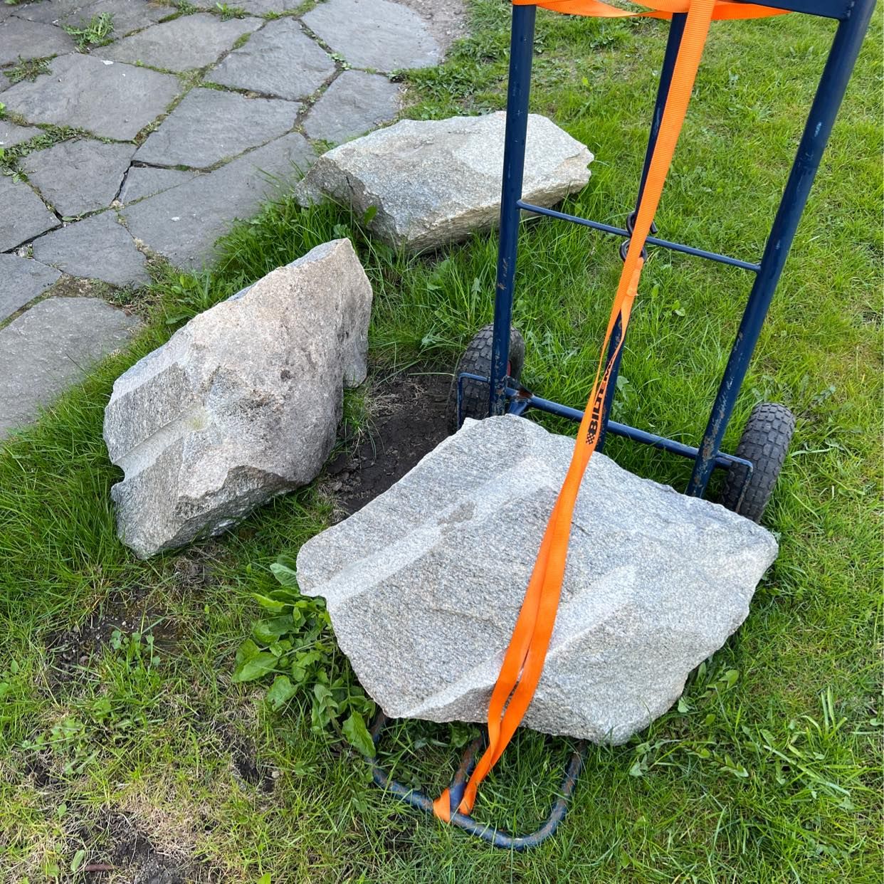 image of Få bort 3 stenar - Västra Frölunda
