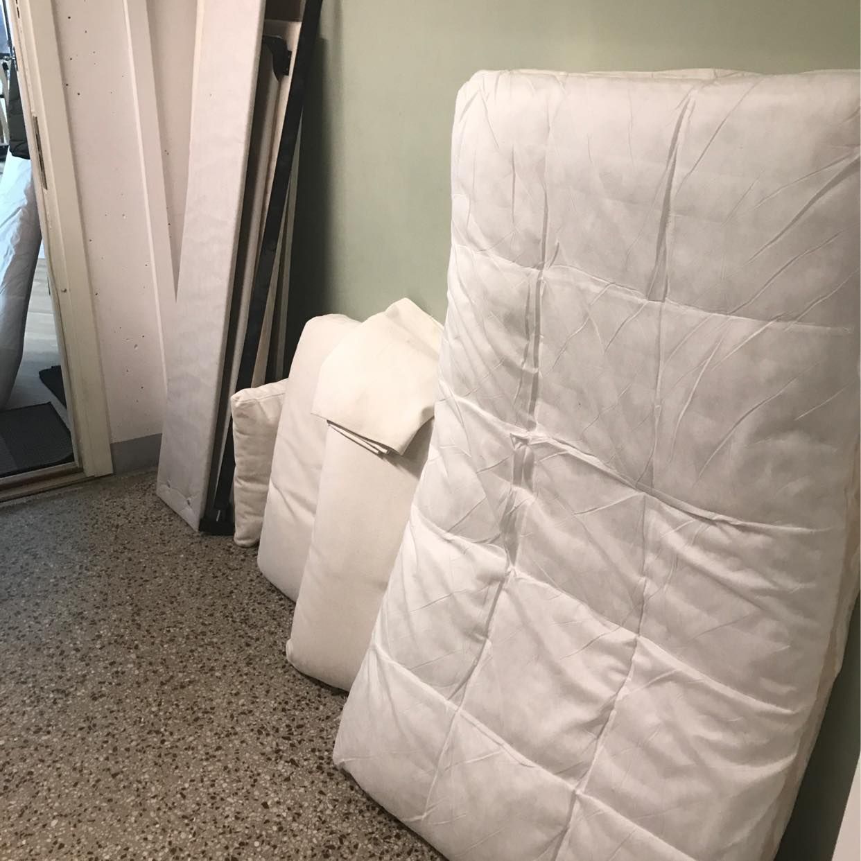 image of Slänga gammal bäddsoffa - Stockholm