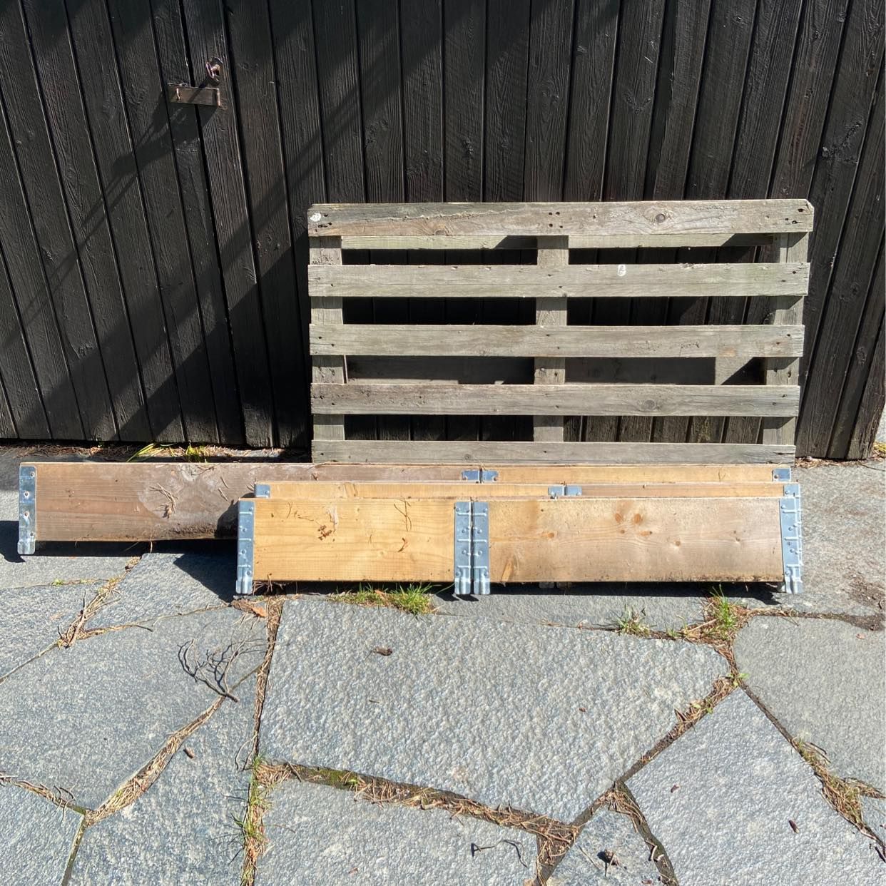 image of 1 lastpall, 3 pallkragar - Vällingby