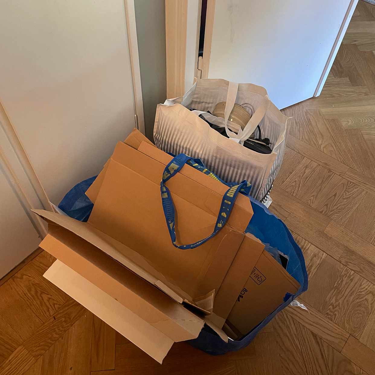 image of A box of recycable goods - Hägersten