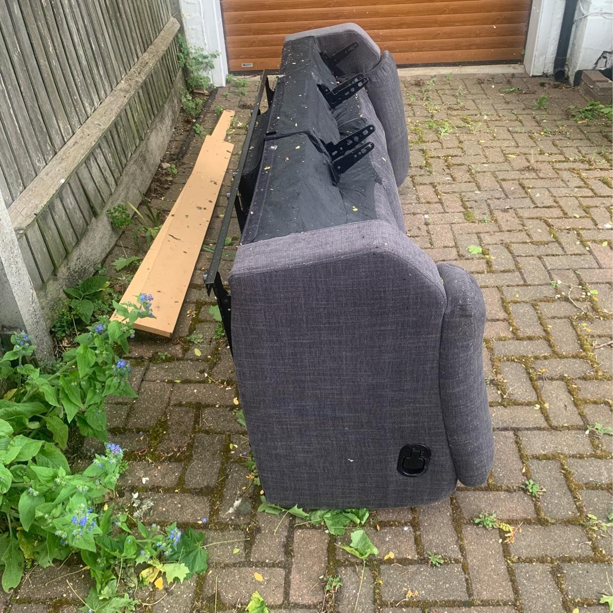 Removal of broken sofa London Tiptapp