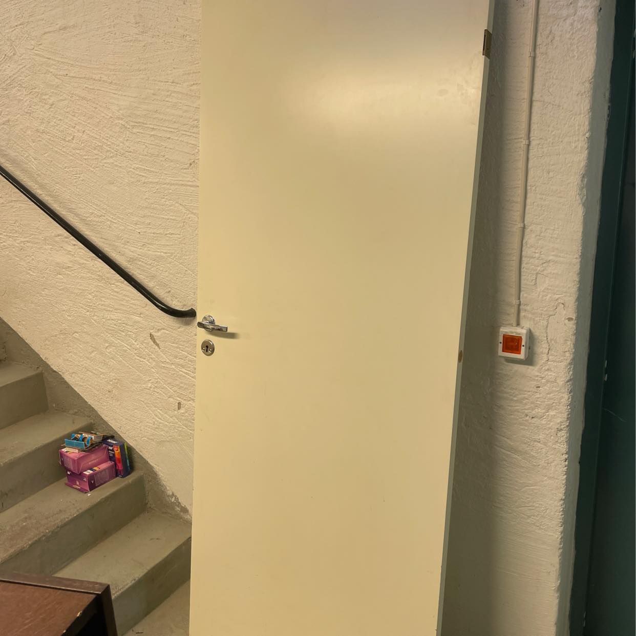 image of En 90 dörr två hyllor - Stockholm