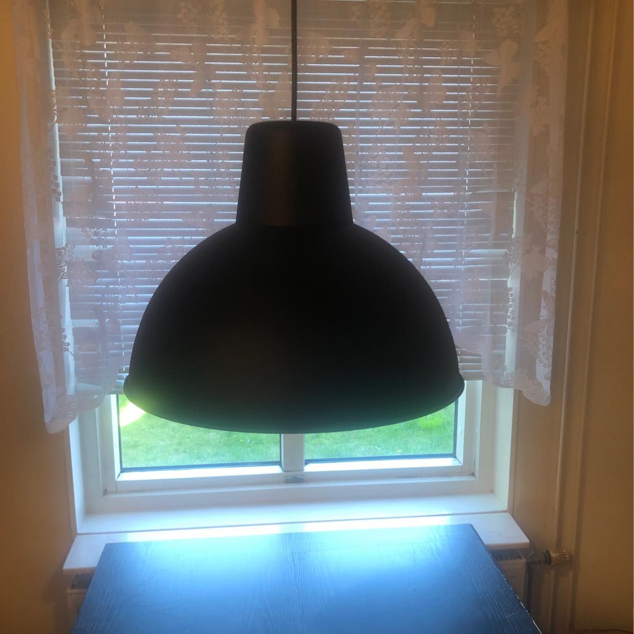 image of Gratis matbord o lampa - Åkersberga