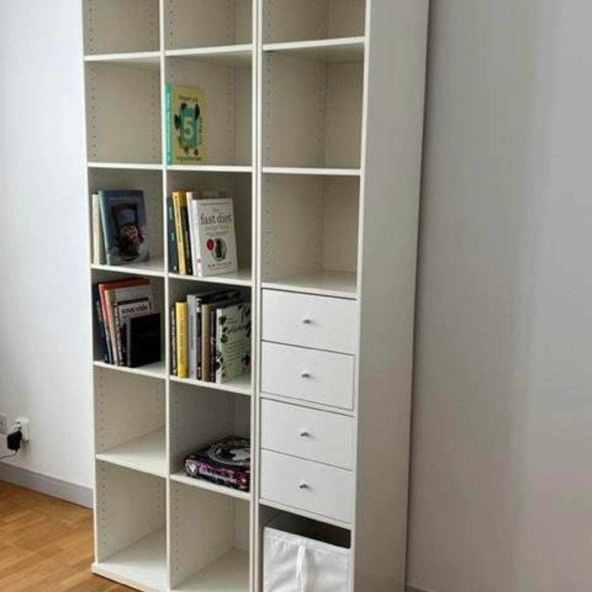 image of Leverans av 2 bokhyllor - 