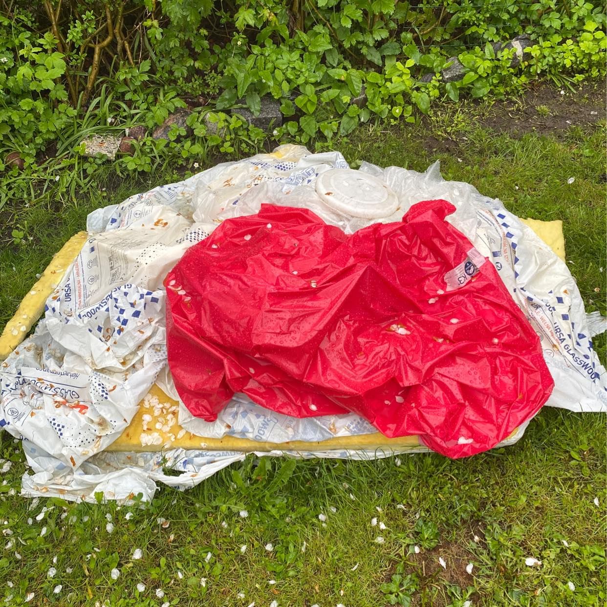 image of Trä, plast, isolering - Enskede