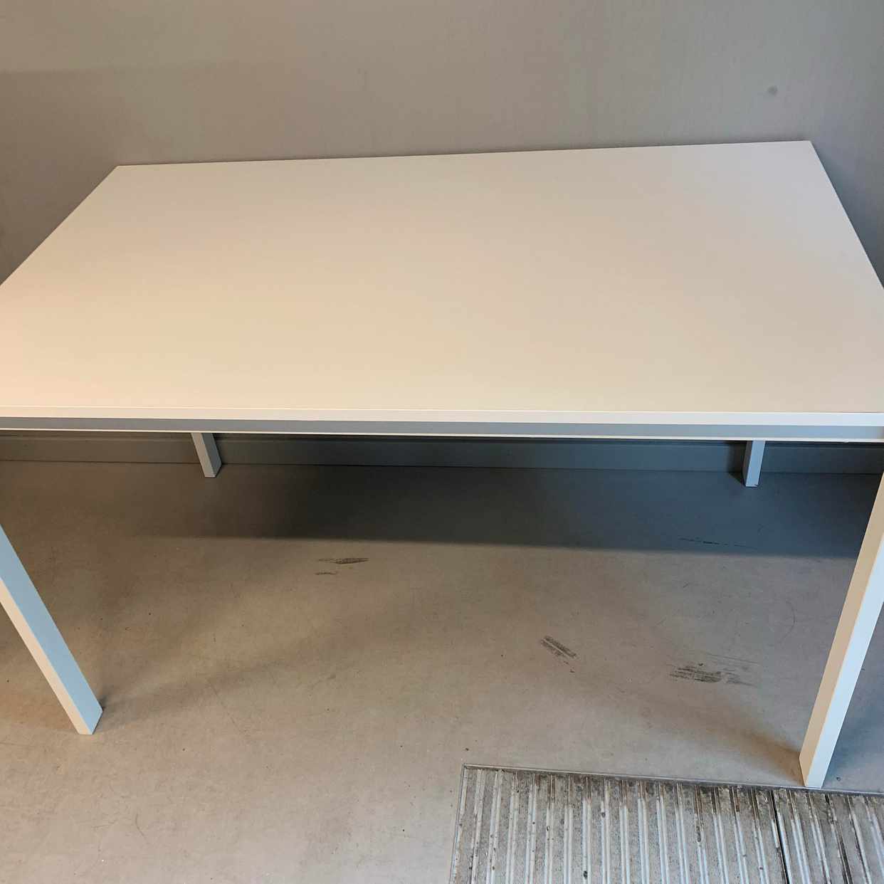 Bed, table, chairs, boxes Tiptapp