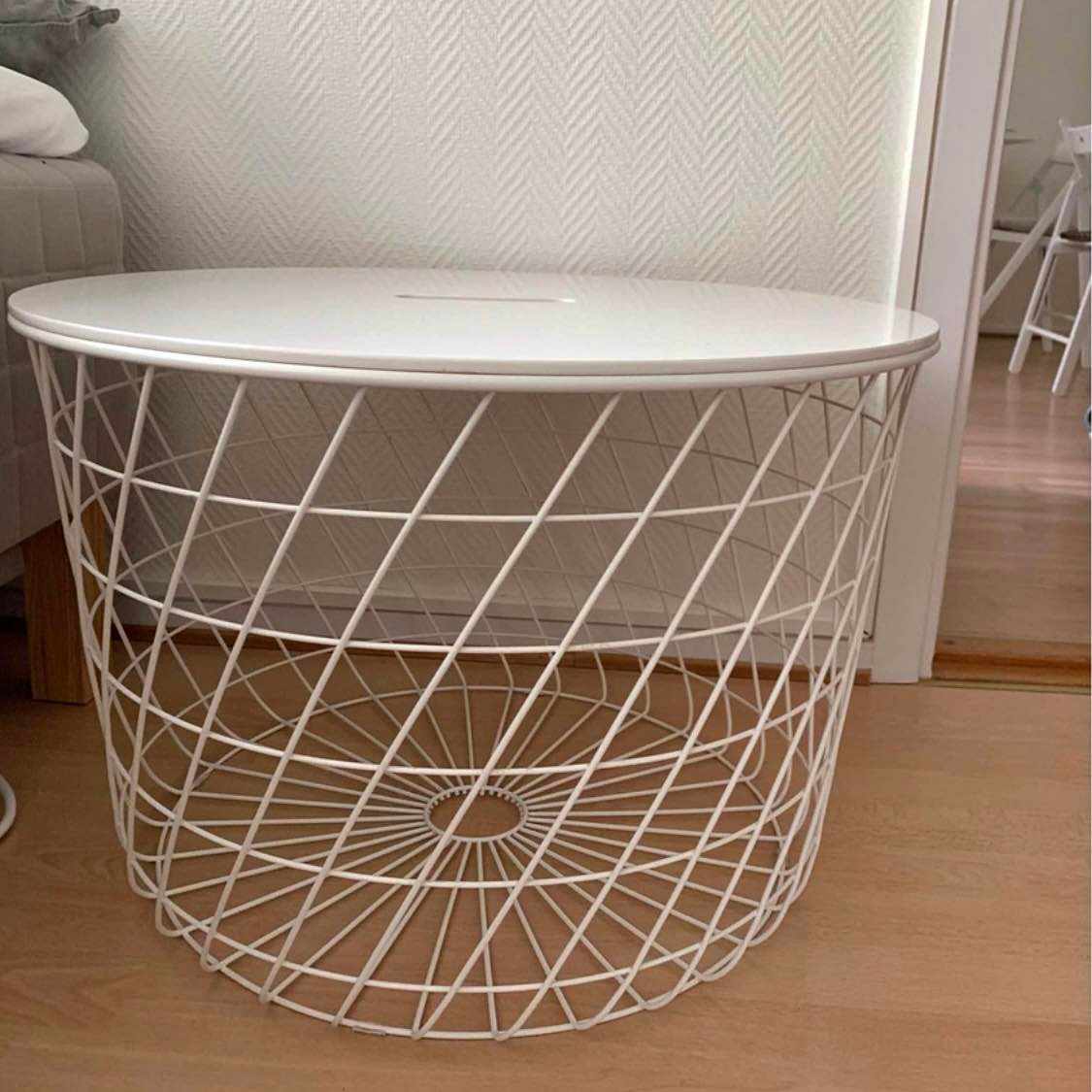 Pick up two IKEA items Tiptapp