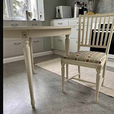 image of Matbord + 4 stolar - 