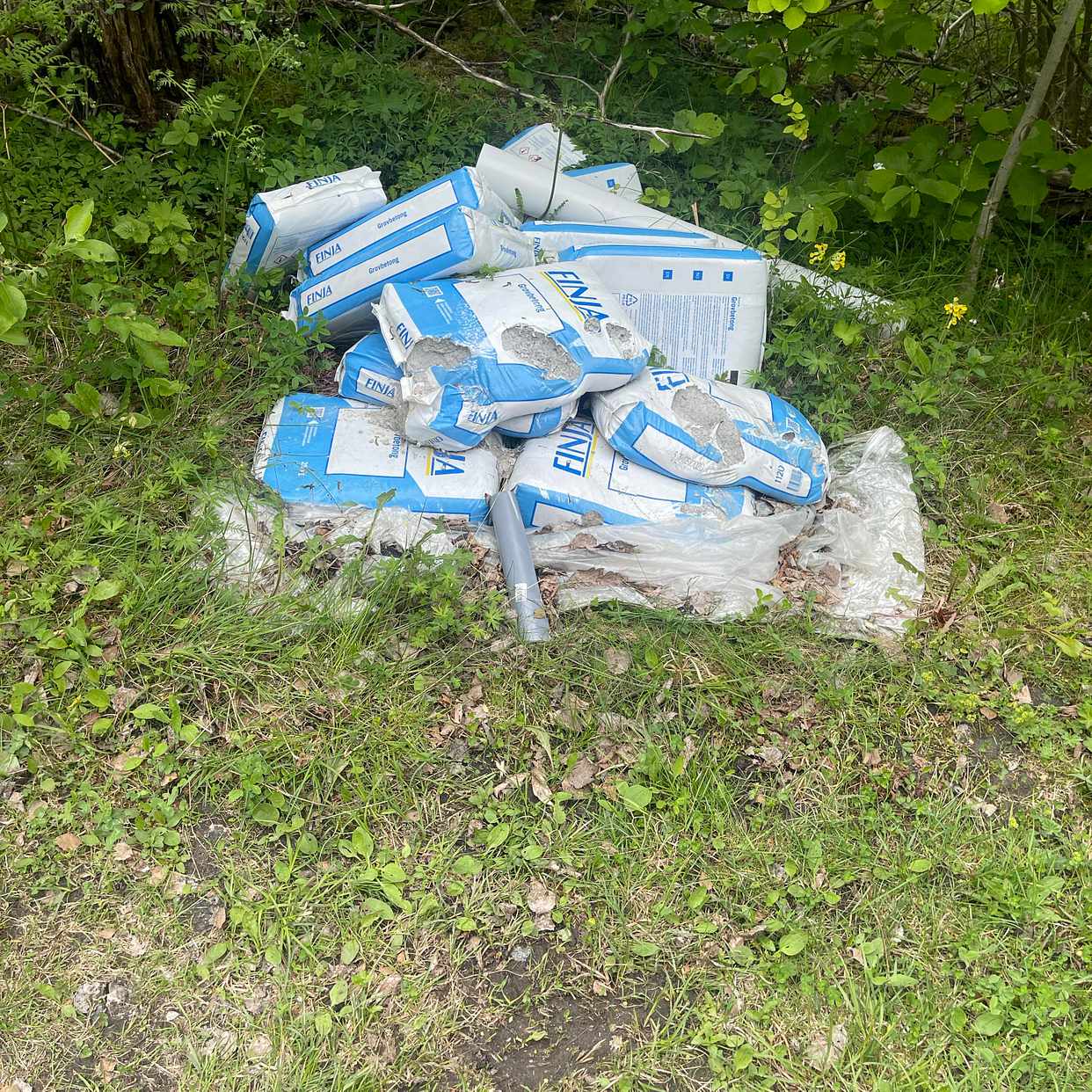 image of Slänga betongsäckar - Herräng