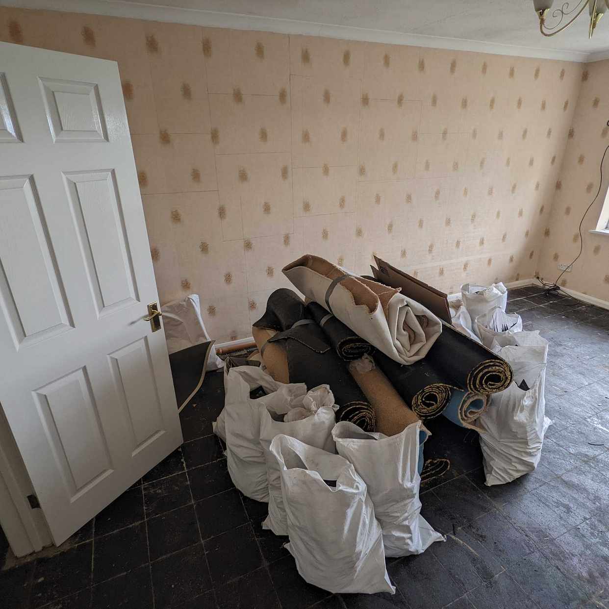 To remove old carpets London Tiptapp