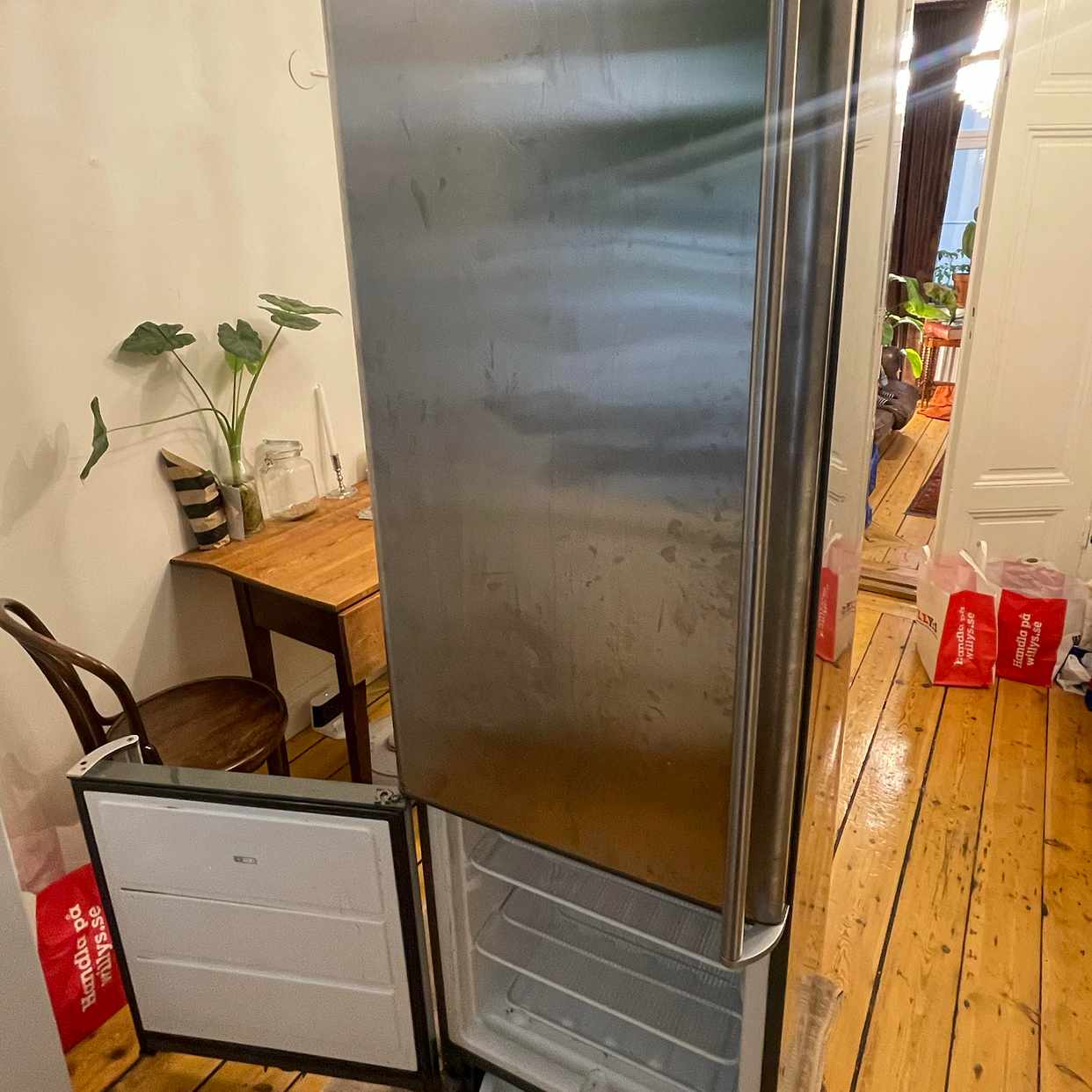 image of Remove fridge/packaging - Stockholm City