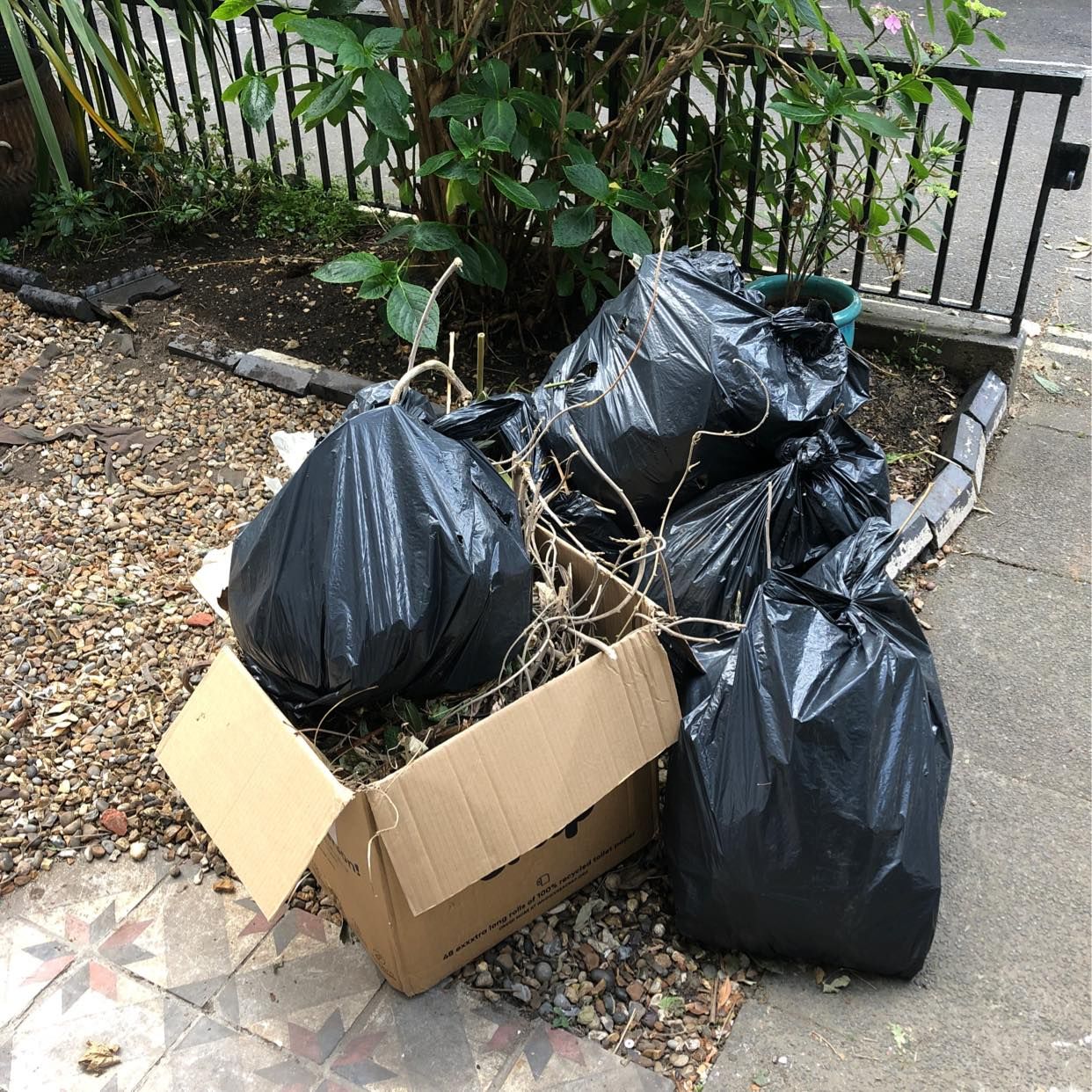 Some bags of garden waste London Tiptapp