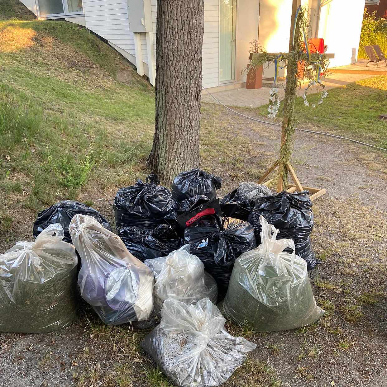 image of Säckar med gräs, grus - Nacka