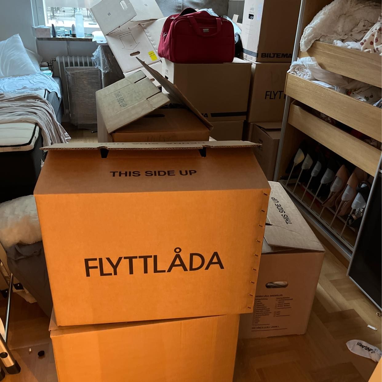 image of Flytta lådor + 2 möbler - 