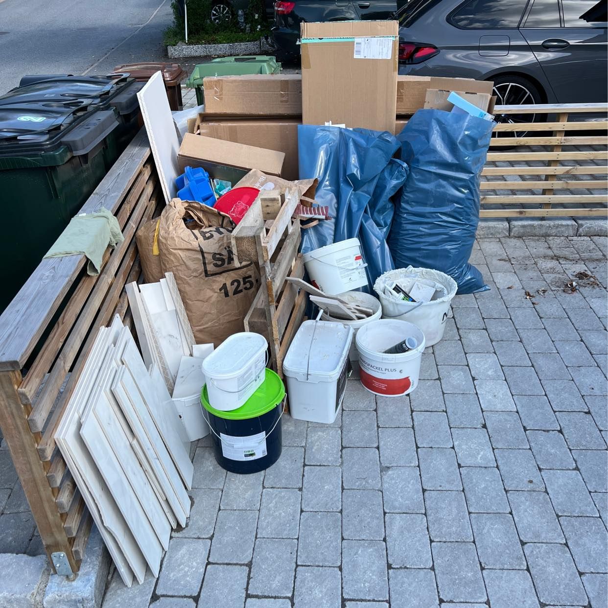 image of Kakel, kartong, diverse - Huddinge