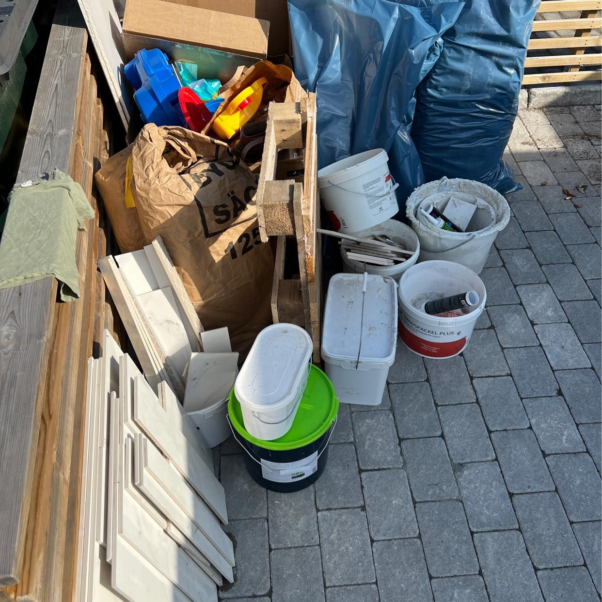 image of Kakel, kartong, diverse - Huddinge
