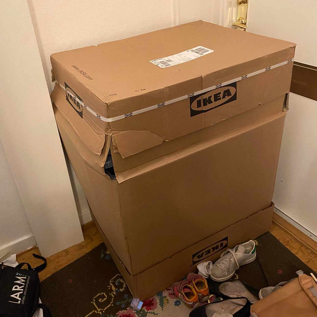 image of Retur av låda från Ikea - 