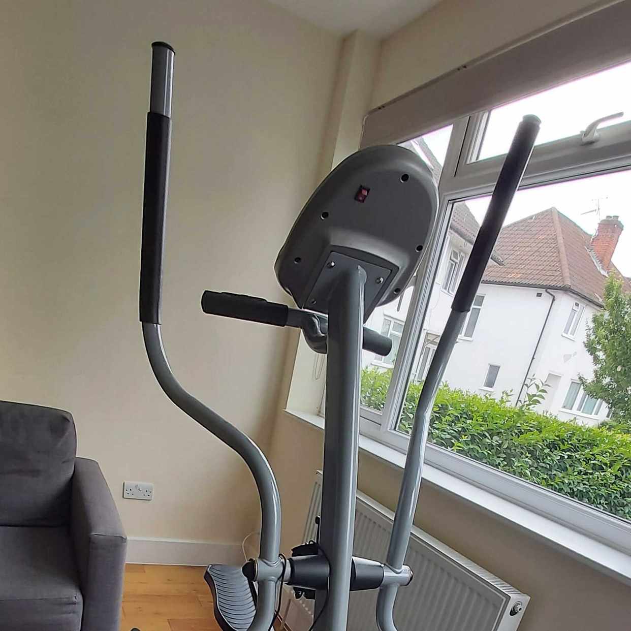 image of Broken crosstrainer - London