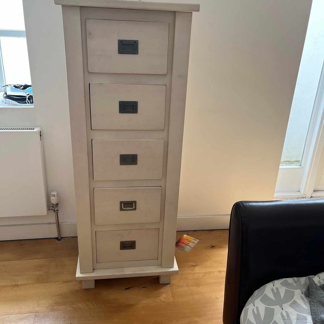 image of Free kids bedroom items - London