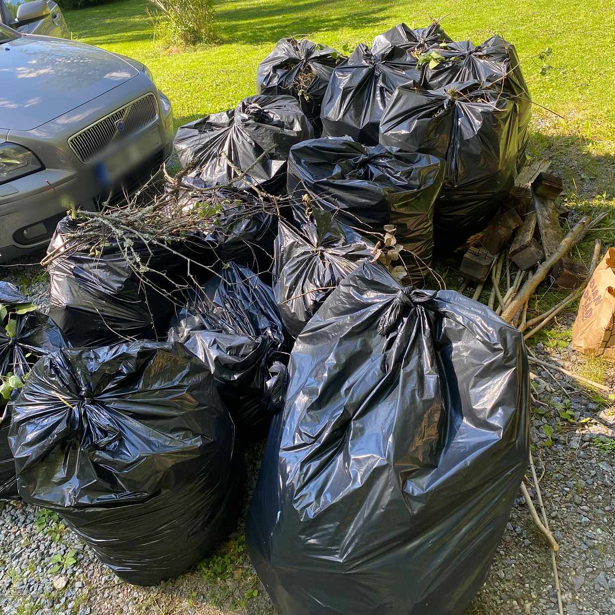 image of 13 säckar och 4 plankor - Mariefred