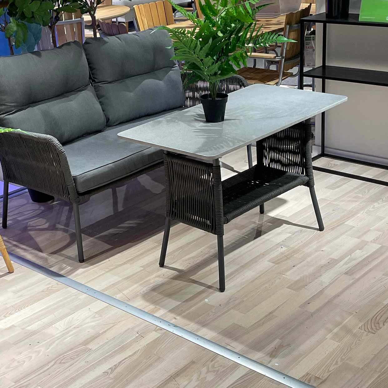image of En soffa och ett bord - 