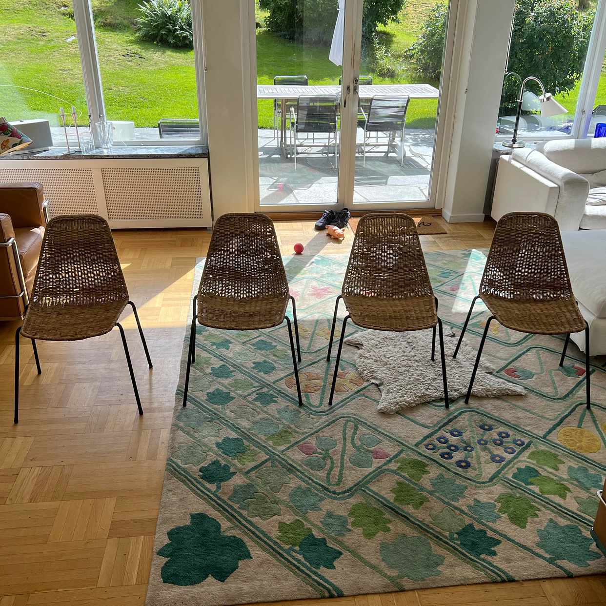 image of Säng, soffa, stolar - Stocksund