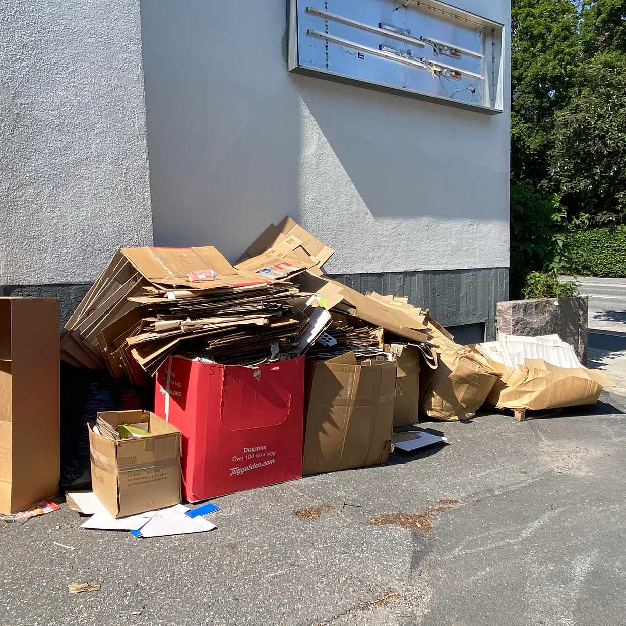 image of Kartonger och plast - Lidingö