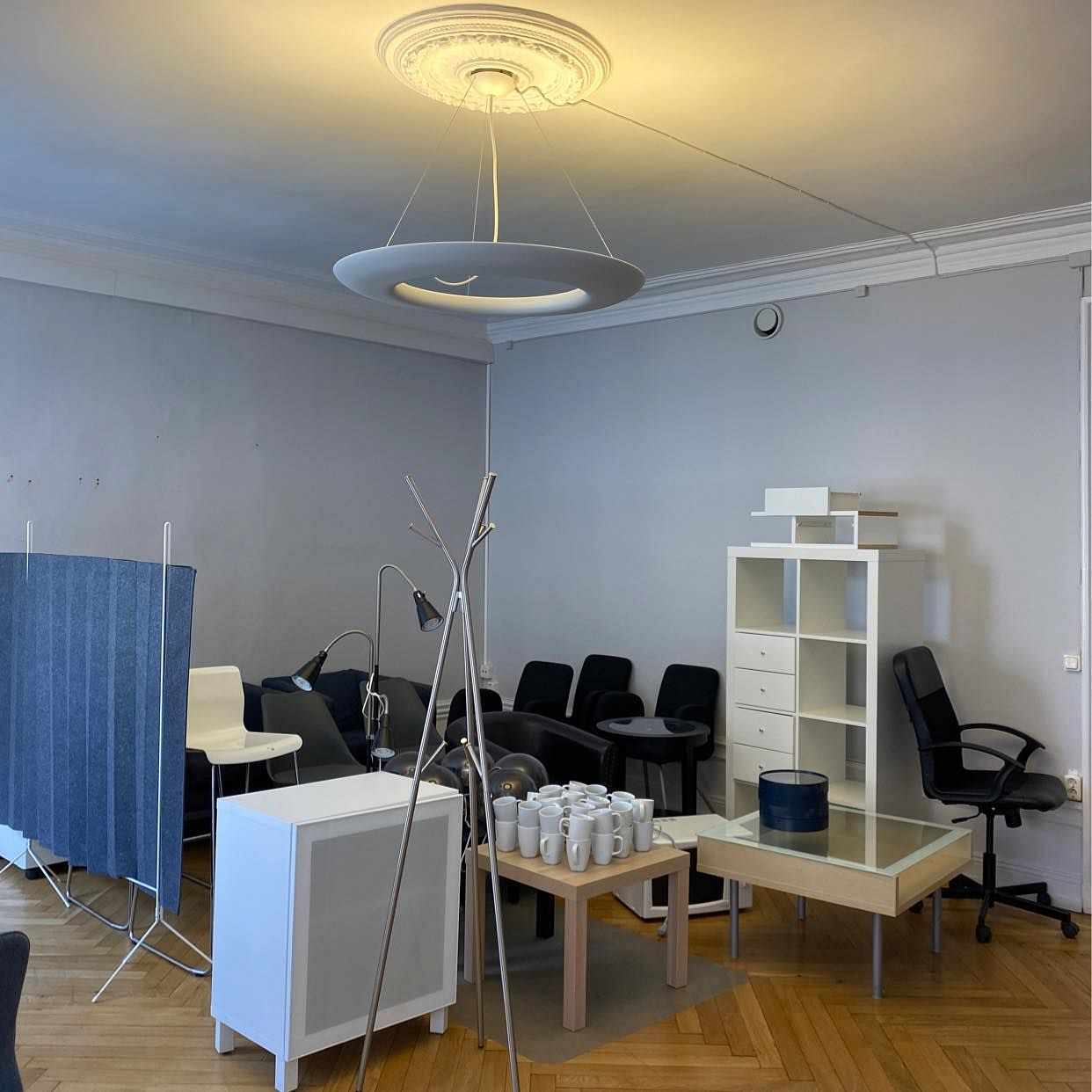 image of Kontorsmöbler för återbru - 