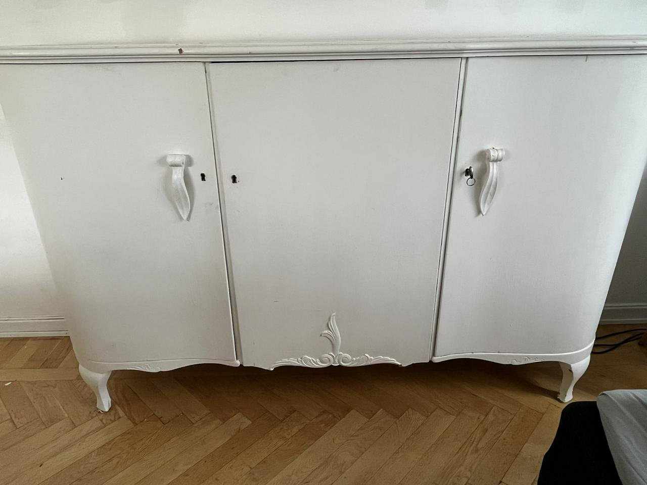 image of Skänk/äldre byrå bortskän - 